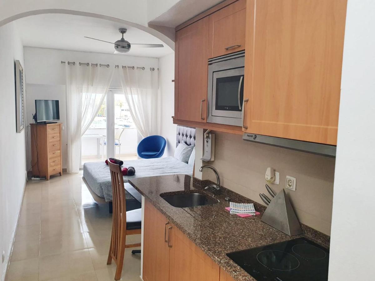 Lagos Main Avenue Studio With Marina View Balcony 외부 사진