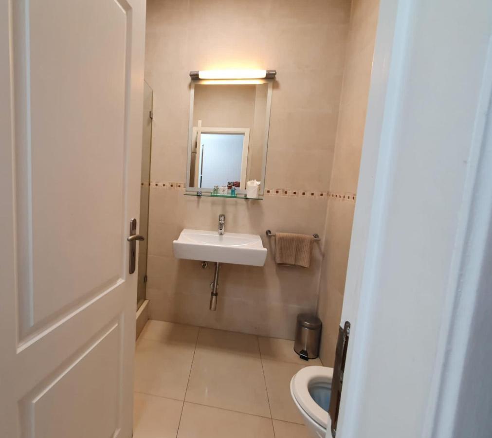 Lagos Main Avenue Studio With Marina View Balcony 외부 사진