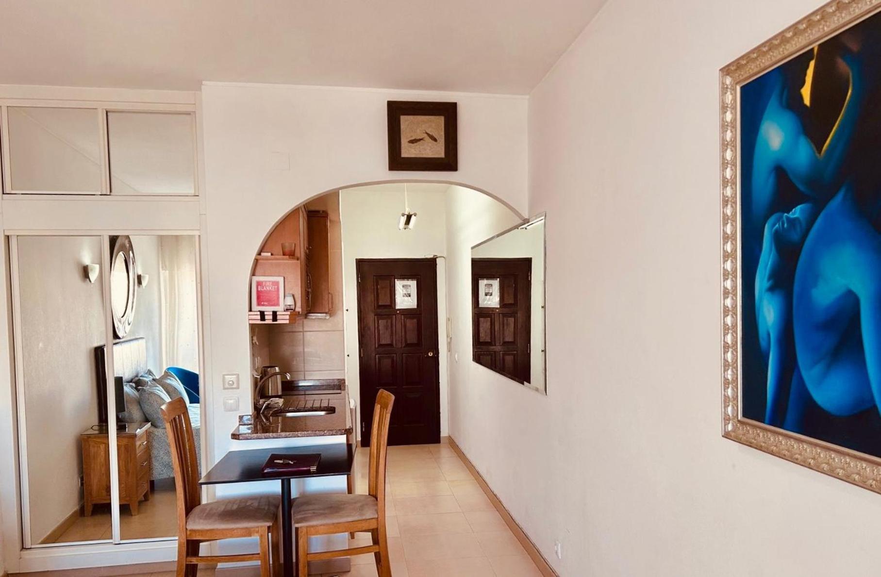 Lagos Main Avenue Studio With Marina View Balcony 외부 사진