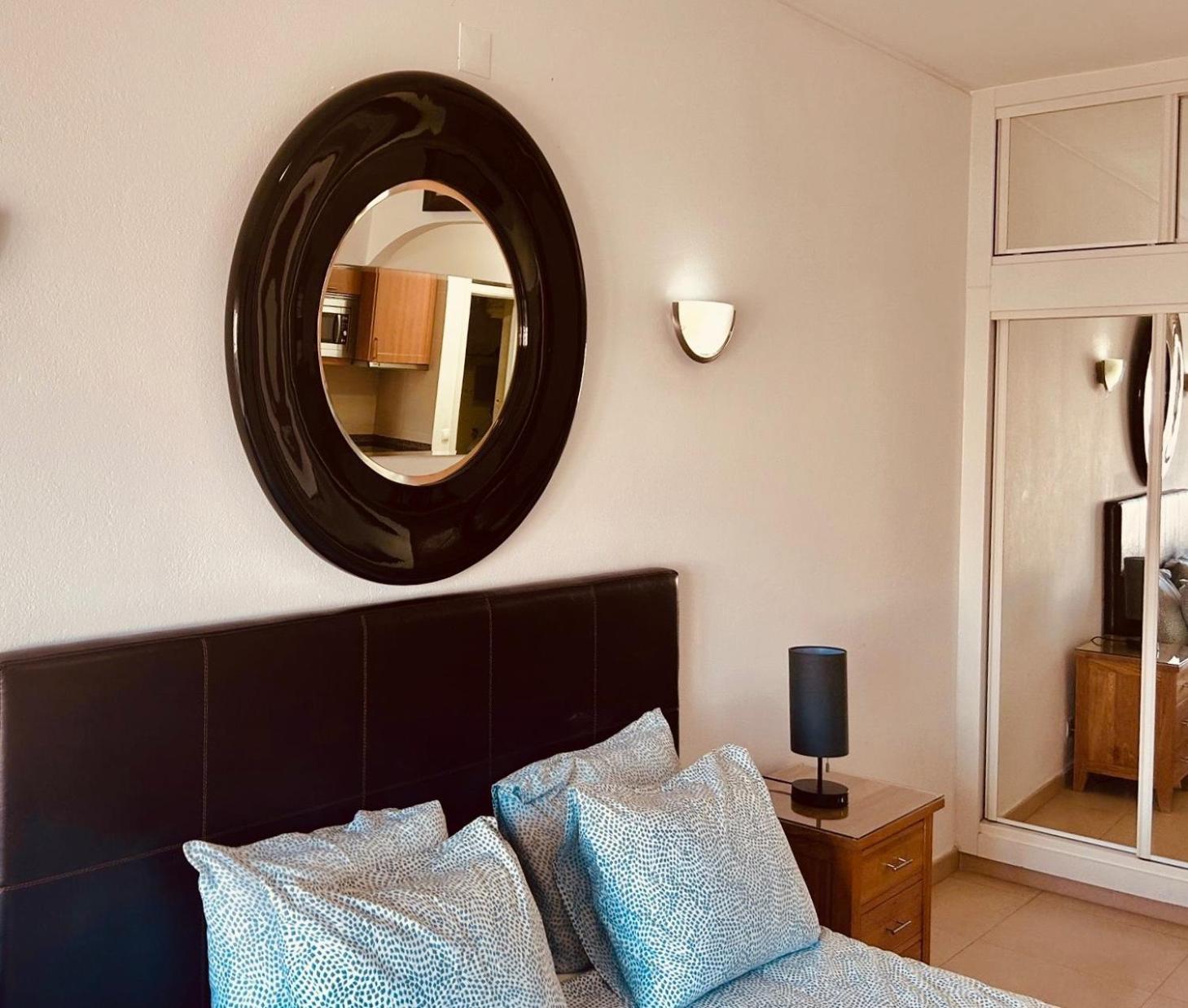 Lagos Main Avenue Studio With Marina View Balcony 외부 사진
