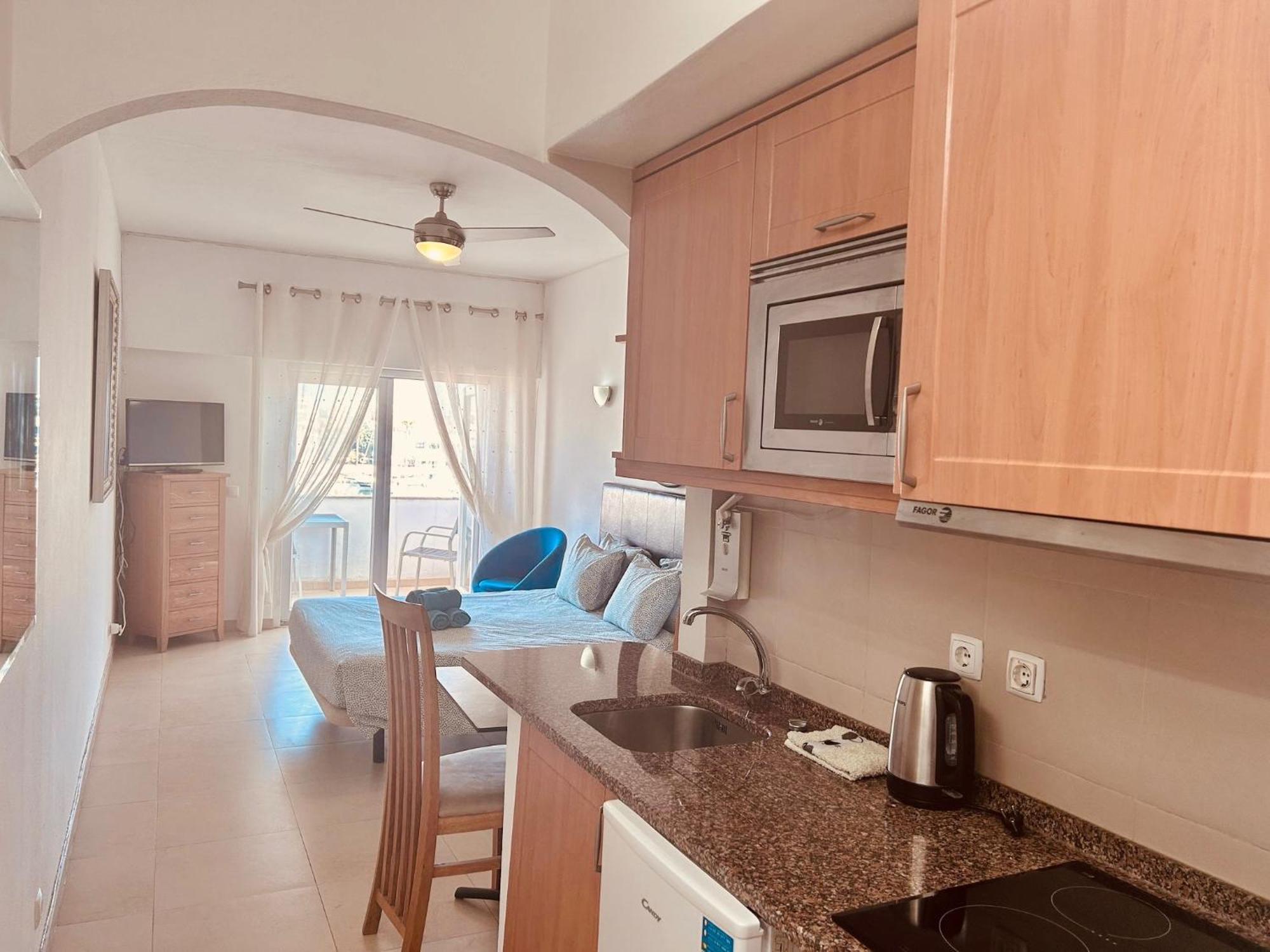 Lagos Main Avenue Studio With Marina View Balcony 외부 사진